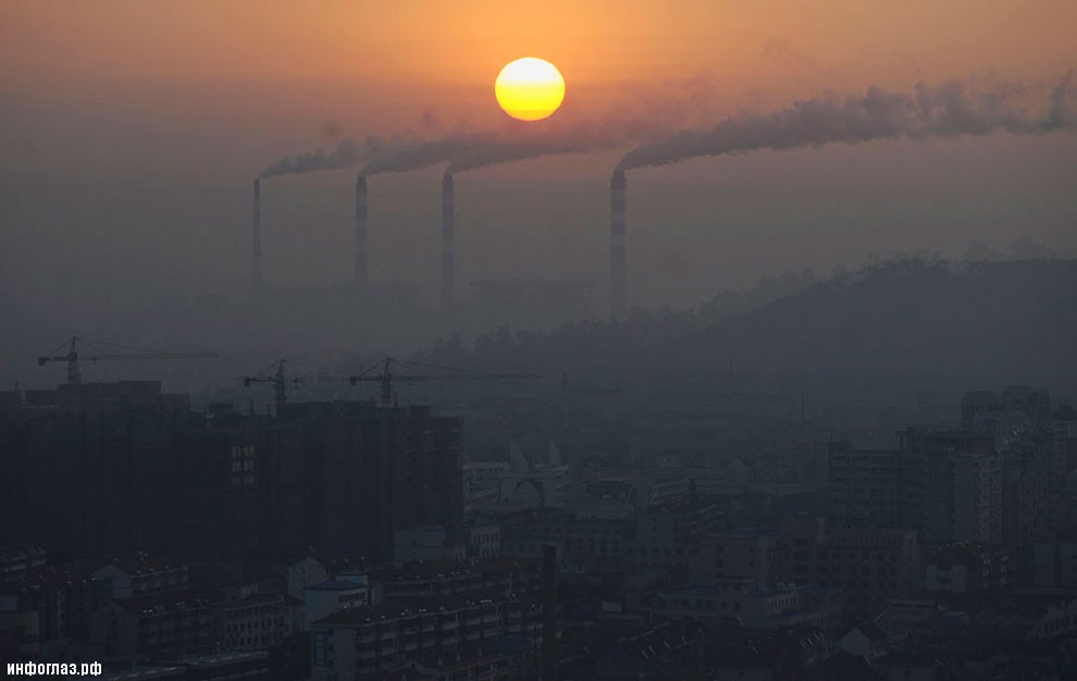 Власти Китая временно закрыли более 100 загрязняющих окружающую среду заводов и предприятий