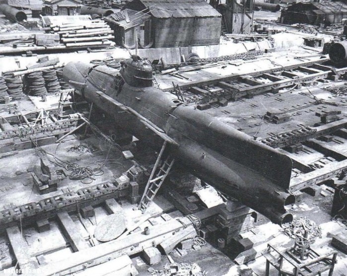 Сверхмалая лодка Koryu Тип D на верфи Yokosuka Naval Base, сентябрь 1945 г.