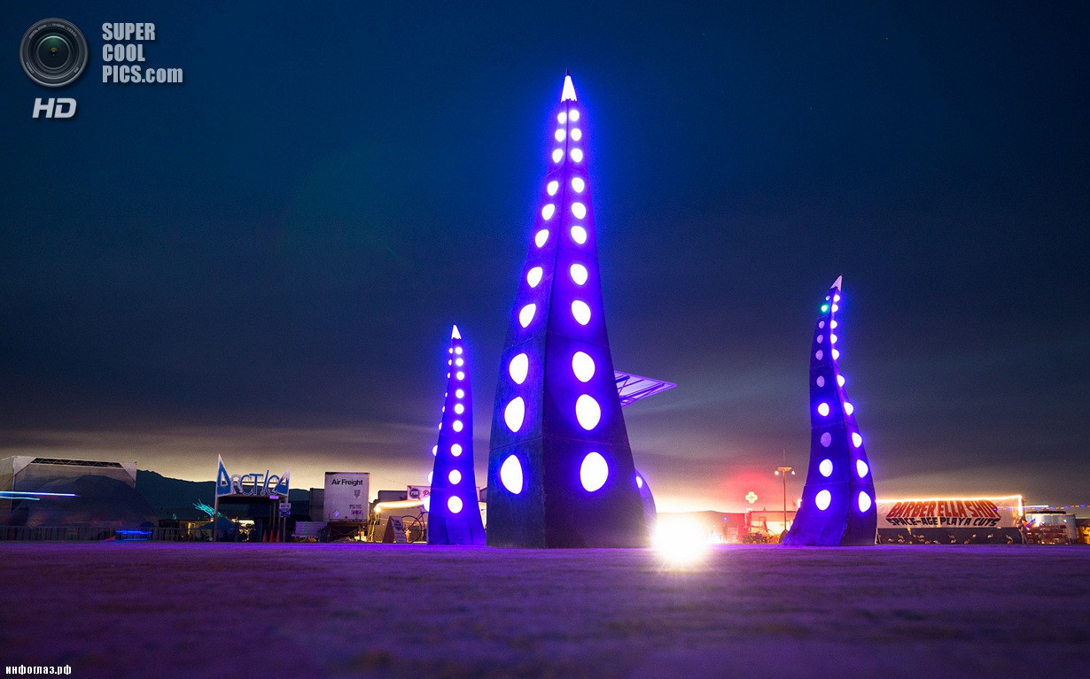 США. Невада. Пустыня Блэк-Рок. Во время фестиваля Burning Man 2013. (Neil Girling)