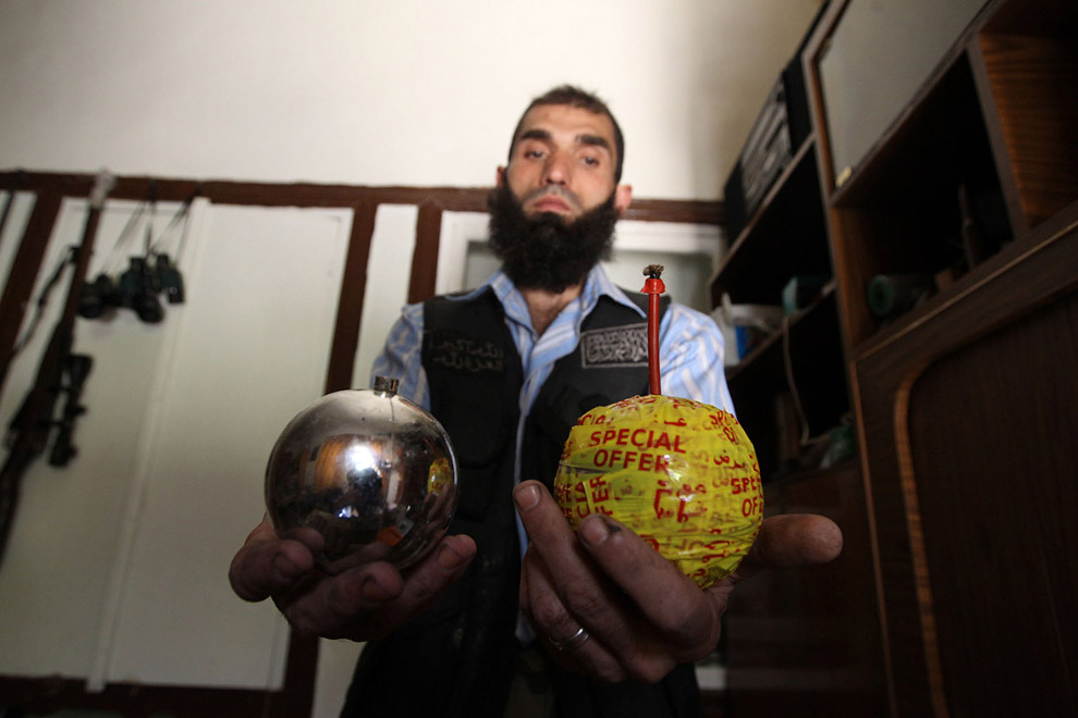 Самодельные бомбы, изготовленные из декоративных новогодних шаров, Алеппо