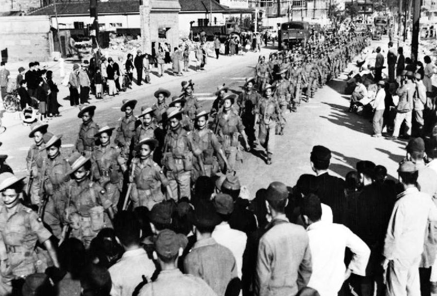 ​Гуркхи маршируют по японскому городу Кобе, 1946 год - Кто такие гуркхи | Военно-исторический портал Warspot.ru
