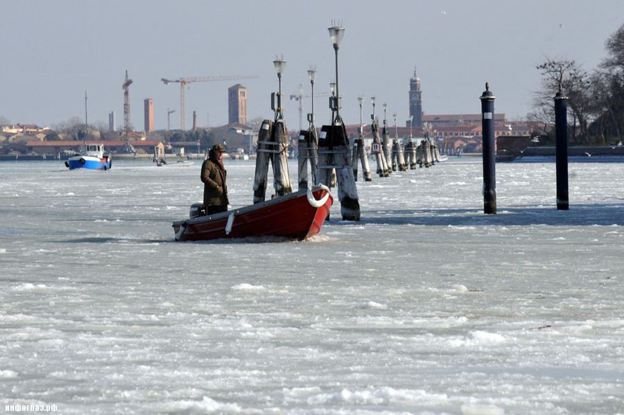 1328549460 452983 1328549876 album normal Венецианские каналы впервые за 80 лет сковало льдом