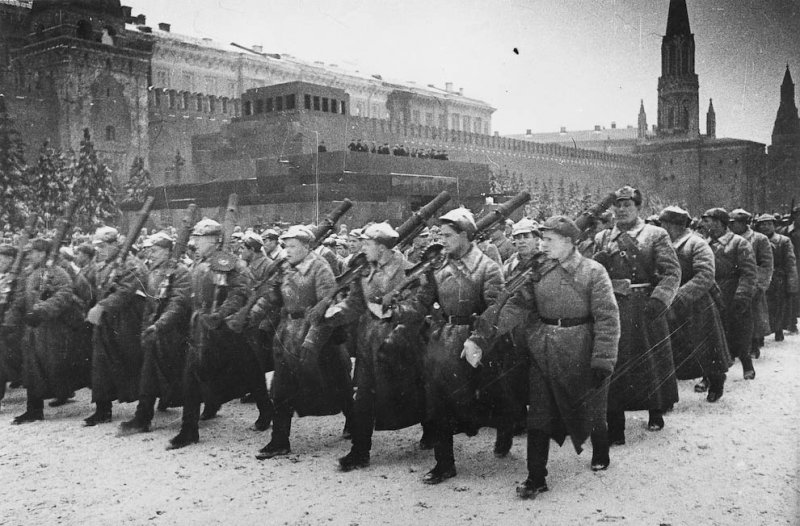 История военных парадов на Красной площади