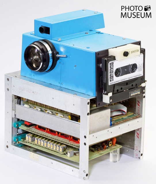 Как появилась первая цифровая камера