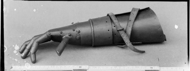 Механический протез руки немецкого рыцаря Геца фон Берлихингена, жившего в XVI веке