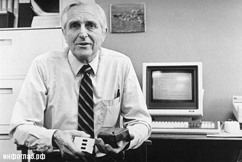 Douglas Engelbart (Дуглас Энгелбарт) и индикатор позиций X и Y