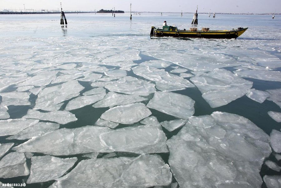 467748 Венецианские каналы впервые за 80 лет сковало льдом