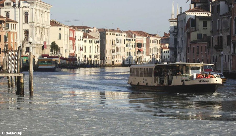 467752 Венецианские каналы впервые за 80 лет сковало льдом