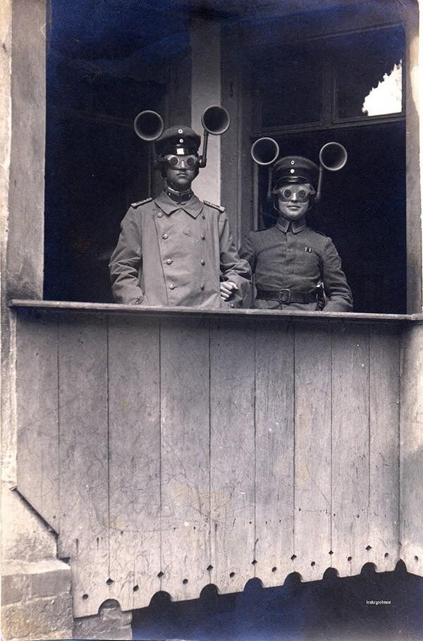 «Искатели звука» времен Первой мировой войны должны были определять, с какой стороны приближаются вражеские самолеты.