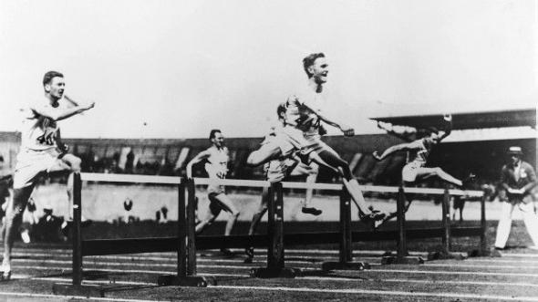 Международная федерация легкой атлетики стала первой организацией, которая официально ввела запрет на допинг. Олимпийские игры в Амстердаме в 1928 году.