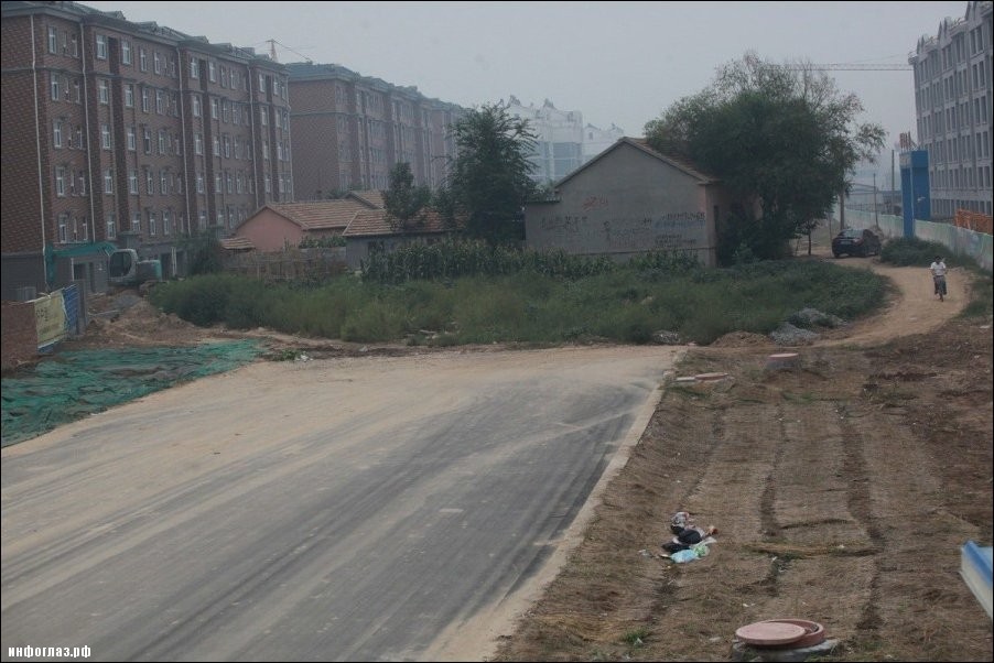 Китайская ферма на шоссе