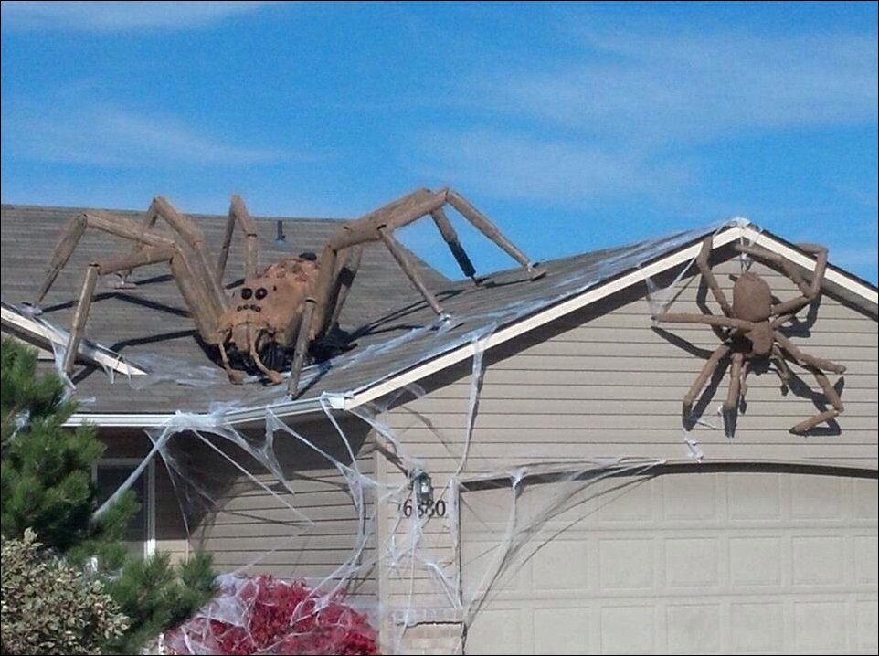 Украшение домов на Хэллоуин
