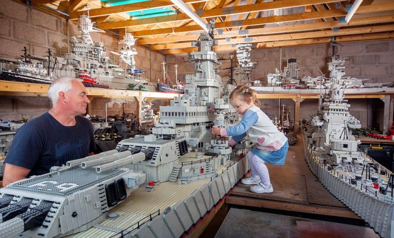 Неудачная попытка построить самую большую в мире модель военного корабля из конструктора