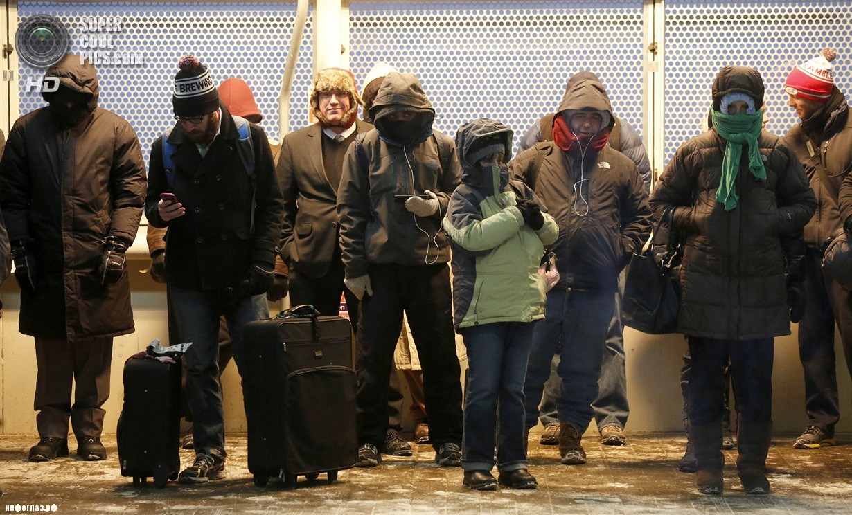 США. Чикаго, Иллинойс. 6 января. Последствия рекордных морозов. (AP Photo/Charles Rex Arbogast)