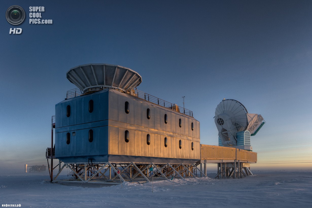 Научно-исследовательский комплекс Dark Sector Lab с телескопами BICEP2 и SPT. (NASA/JPL-Caltech)