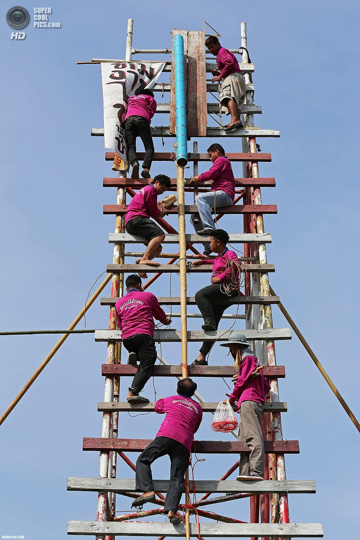 Таиланд. Ясотхон. 11 мая. Во время фестиваля ракет «Бан Банг Фай».  (Taylor Weidman/Getty Images)