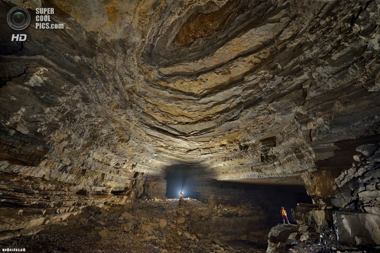 Китай. Улун, Чунцин. Эффектный естественный барельеф на потолке пещеры. (Robbie Shone/Caters News/ImagineChina)