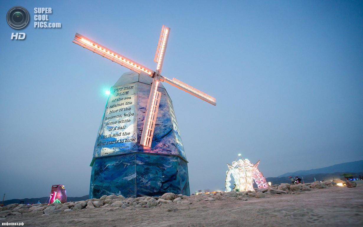 США. Невада. Пустыня Блэк-Рок. Во время фестиваля Burning Man 2013. (Neil Girling)