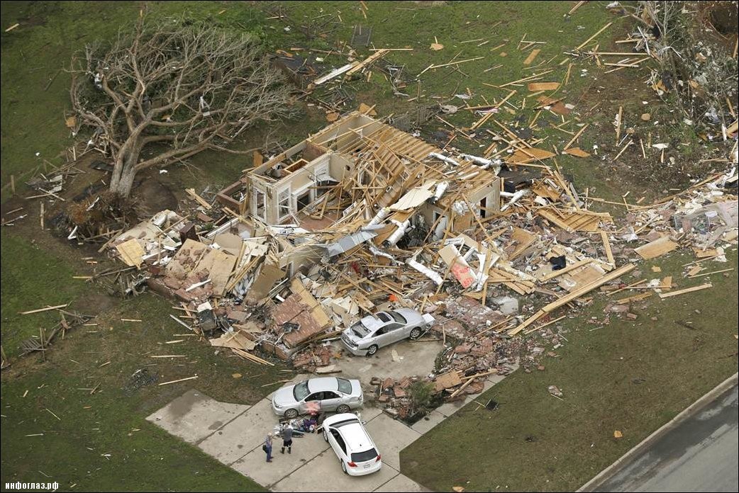 Последствия торнадо в Канзасе и Арканзасе